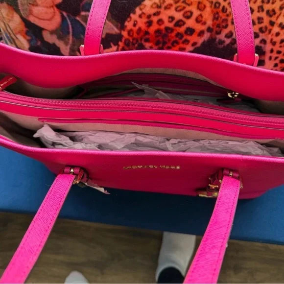 Michael Kors Hot Pink Saffiano Tote with Gold Hardware - Picture 5 of 8